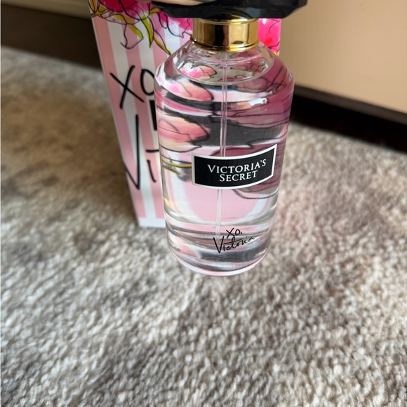 Victoria's Secret XO, Victoria Eau de Parfum - Pink Floral Packaging - Picture 2 of 3